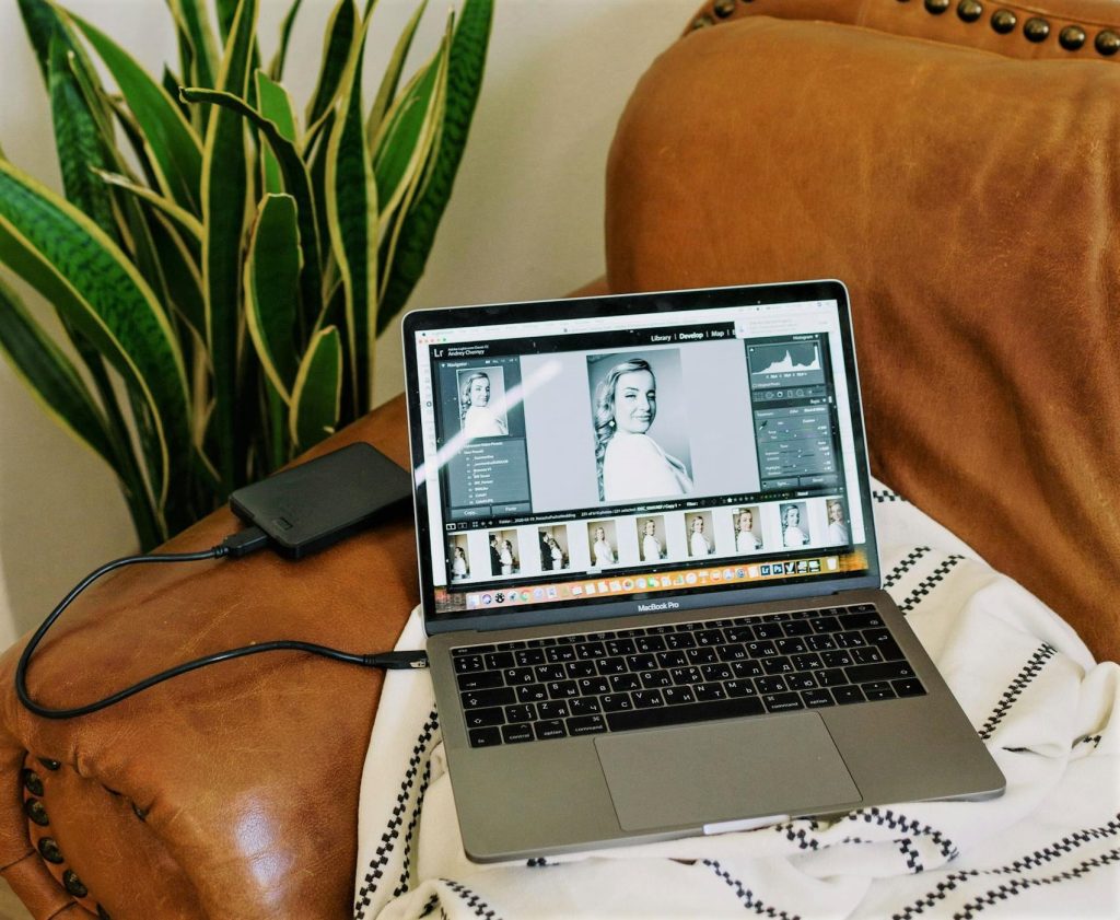 Charge MacBook Pro Using USB C Power Bank